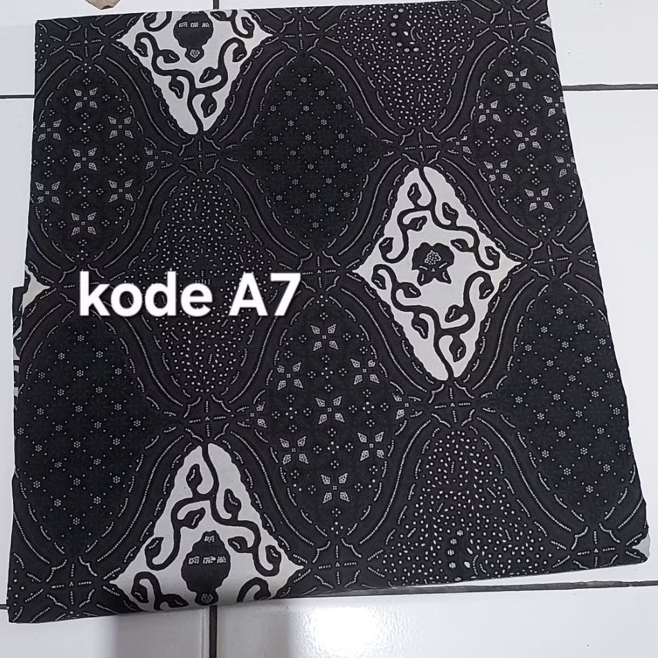 Kain Batik Solo Jarik Besar  Hitam