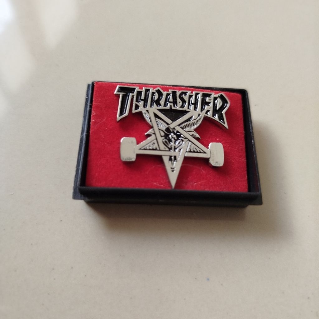 pin topi model trasher custom