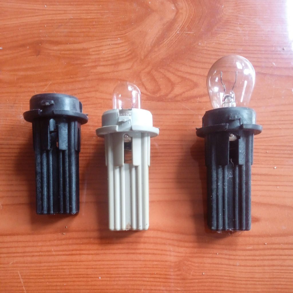 soket fitting lampu belakang BMW e36 original