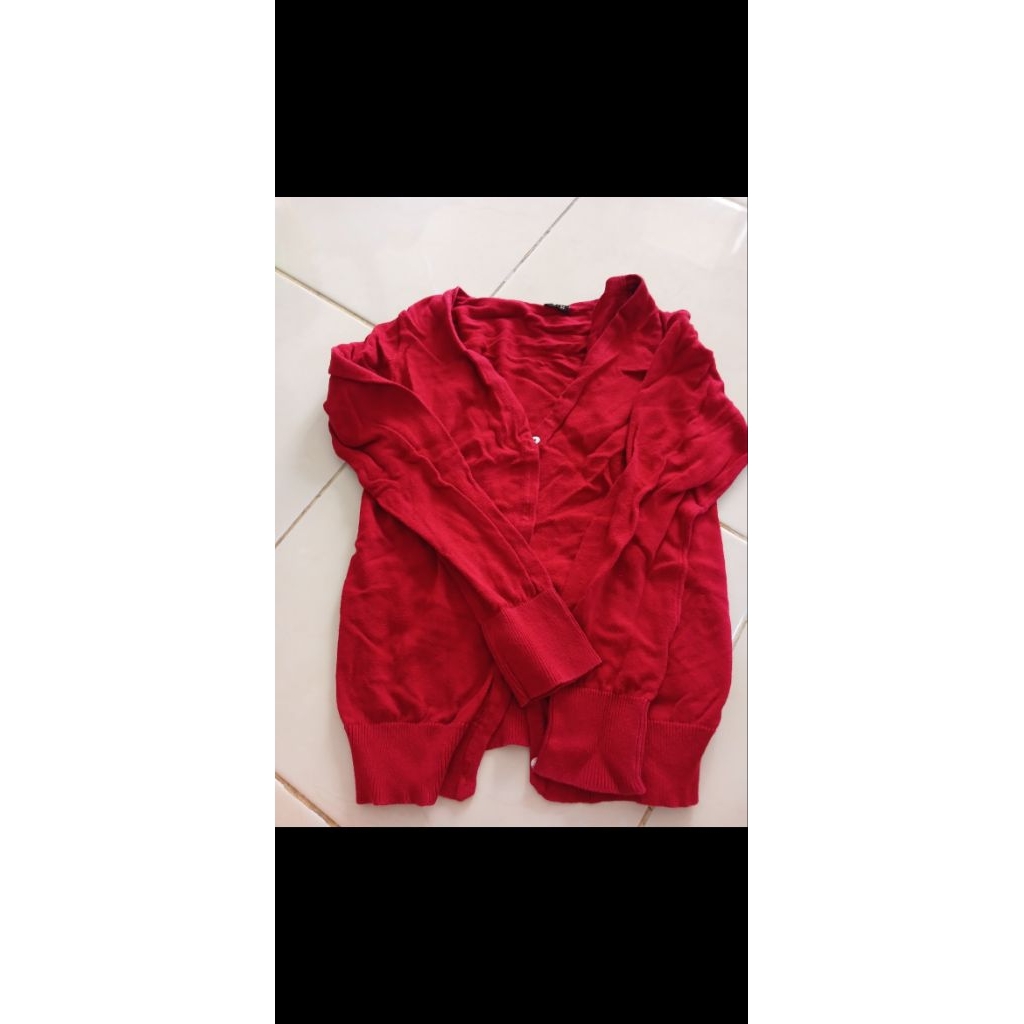 cardigan merah