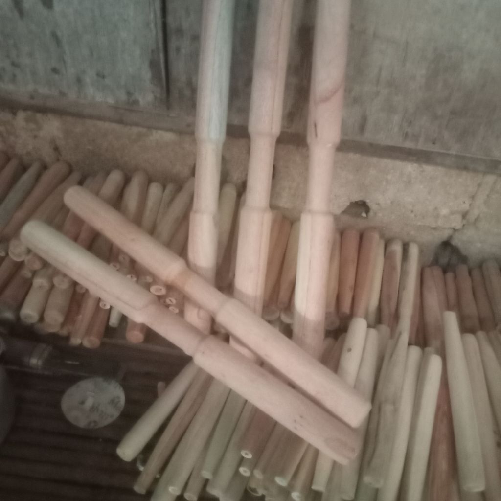alu lumpang/halu penumbuk dari kayu mindi