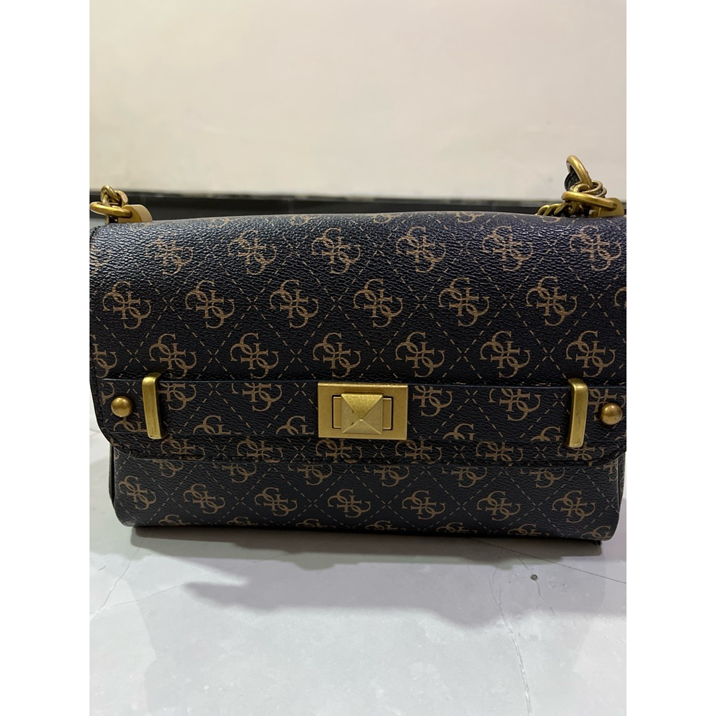 TAS GUESS ORIGINAL – LOGO 4G CHAIN FLAP BAG (Preloved)