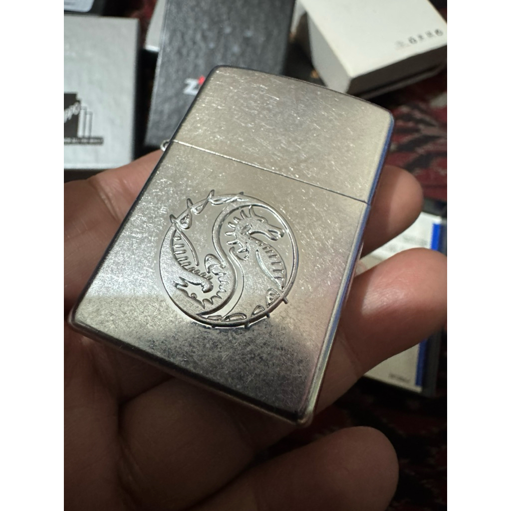 Zippo Raised Dragon Street Chrome New Old Stock NOS Original Autentic Zippo