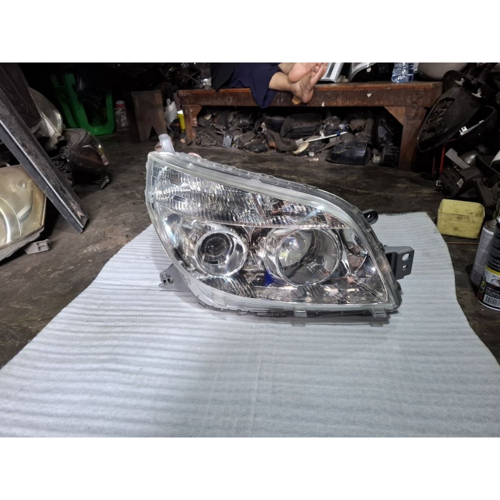 Headlamp Terios Rush 2012 - 2014 Kanan Original