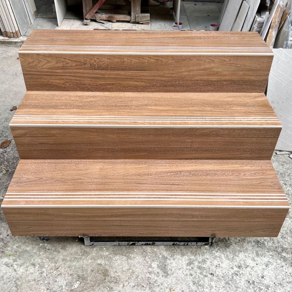 granit lantai tangga