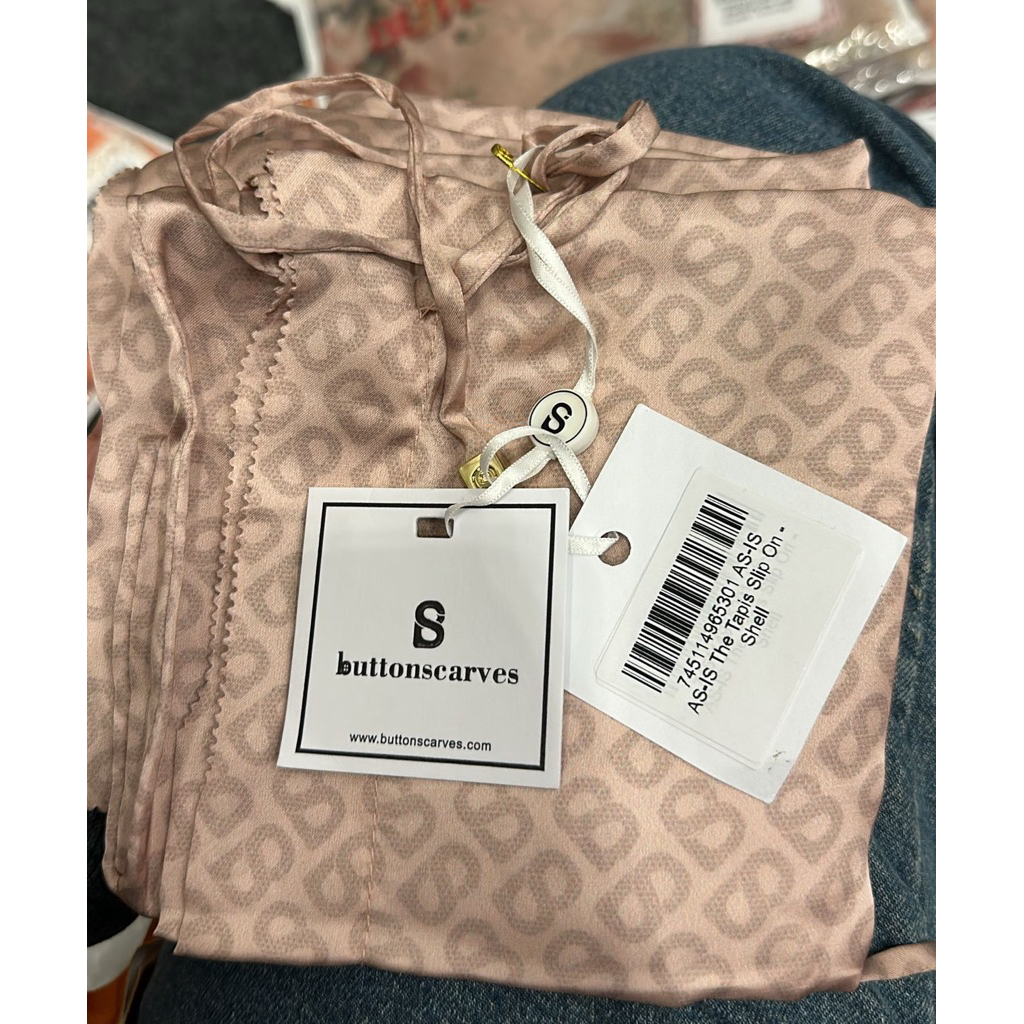 PRELOVED AS IS TAPIS SLIP ON SHELL