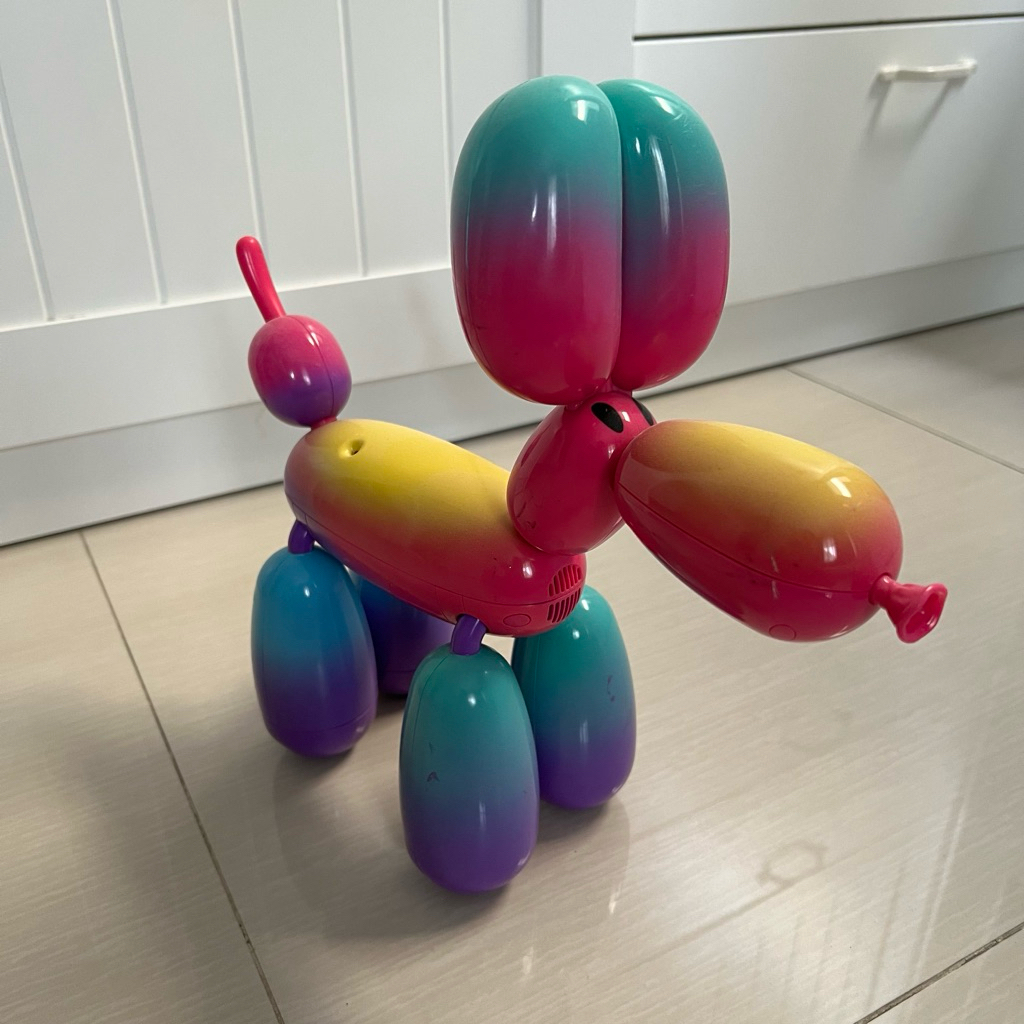 Lelang Squeakee Balloon Dog