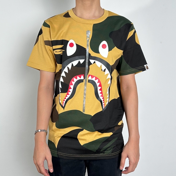 Kaos BAPE SHARK WGM OUTLINE WHITE FULL CAMO YELLOW SS25 TSHIRT 100% ORIGINAL