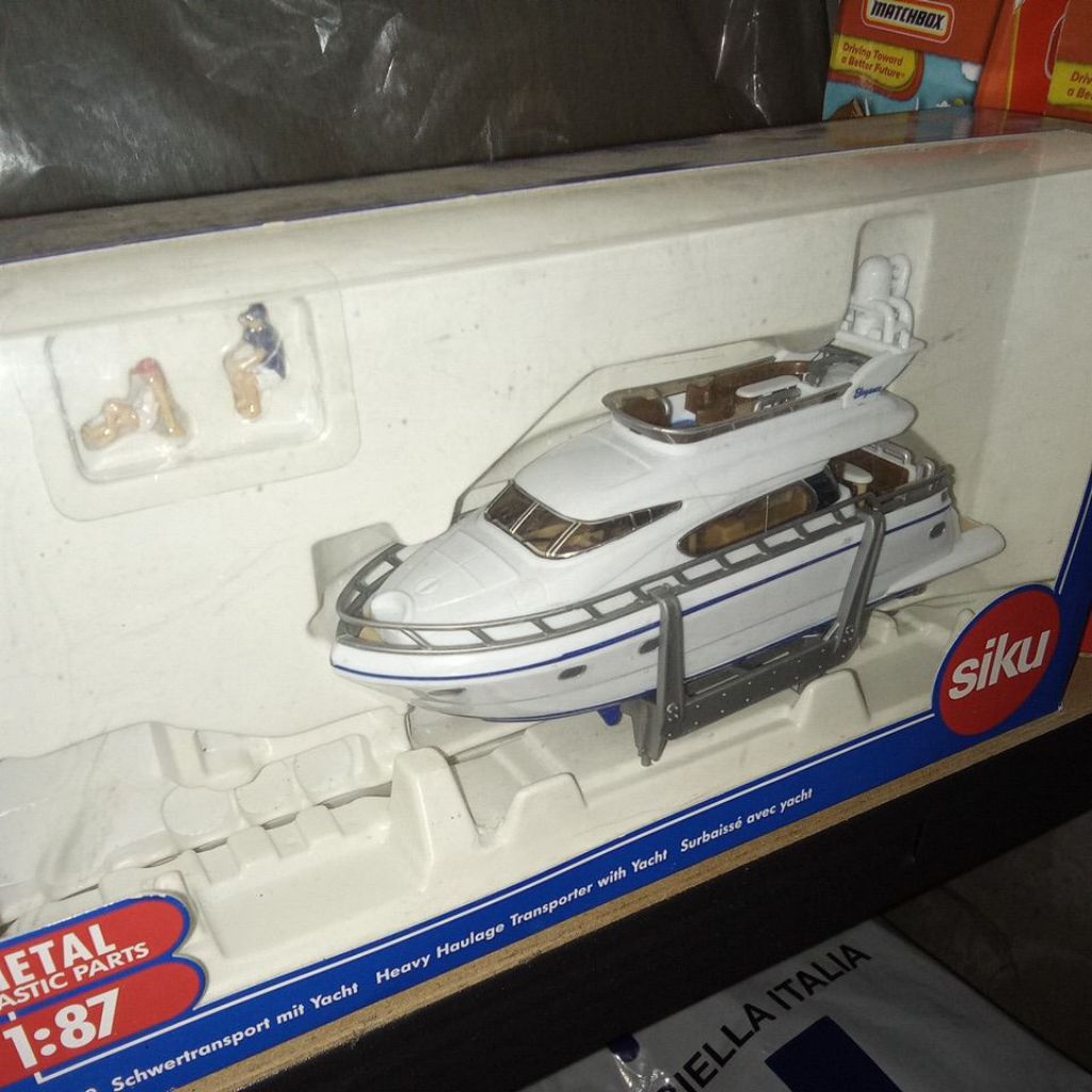 kapal pesiar miniatur