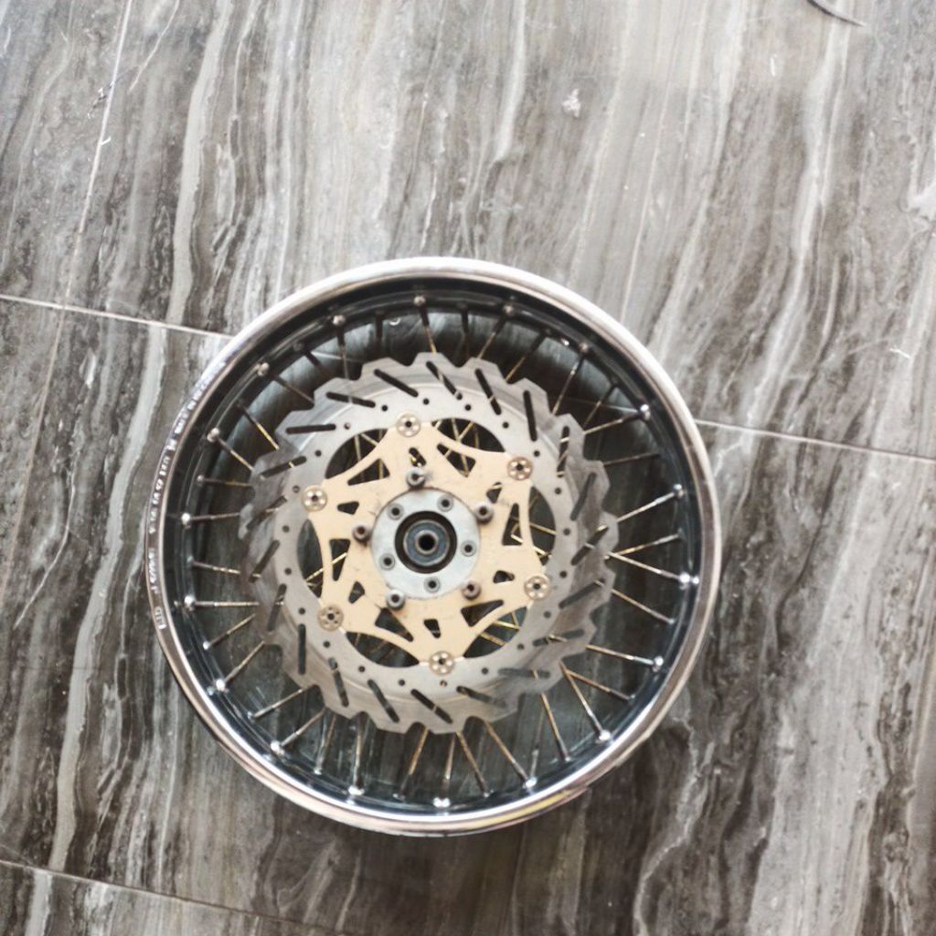 pelk / velg depan scorpio ring 17-215 DID