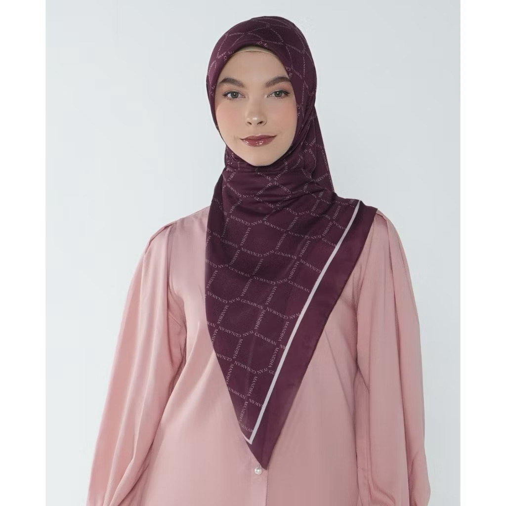 Hijab mandjha ivan gunawan - Monogram crown marun