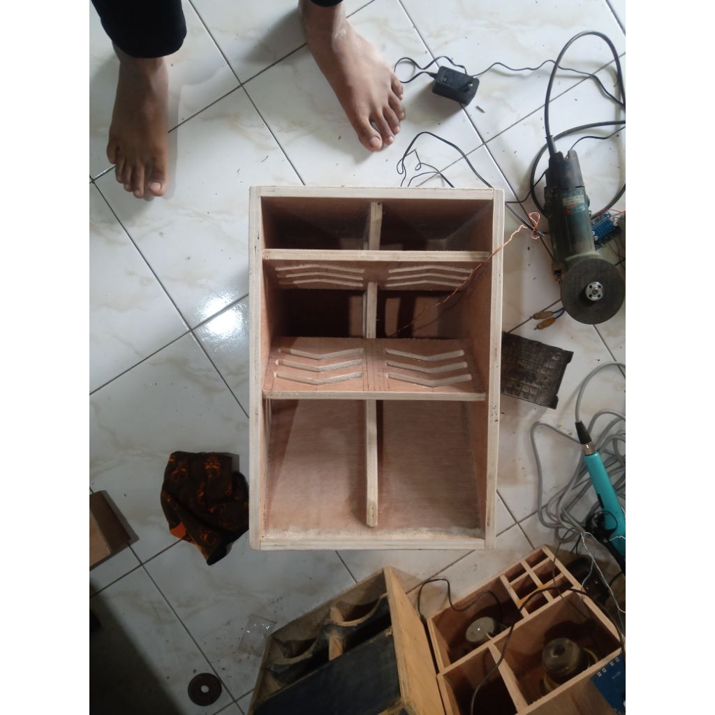box f1 8 inch bahan 15mm