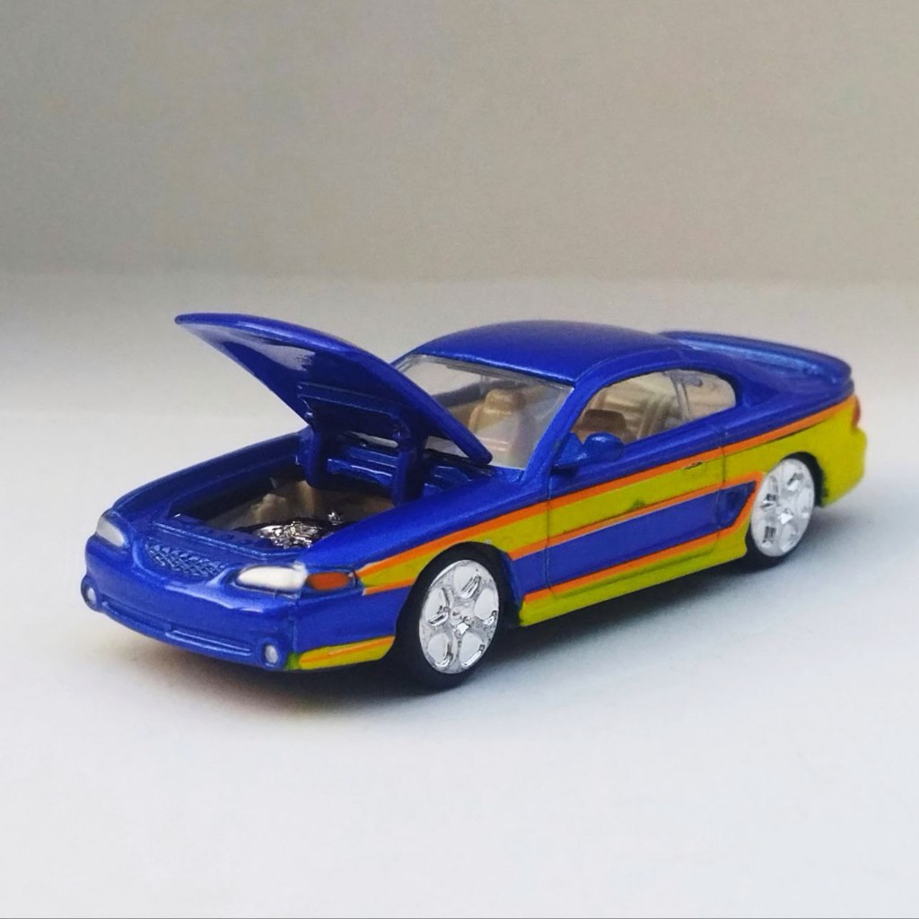 Racing Champions 97 Ford Mustang Cobra Biru RC Hot Rod Magazine 1998 Skala 1:56