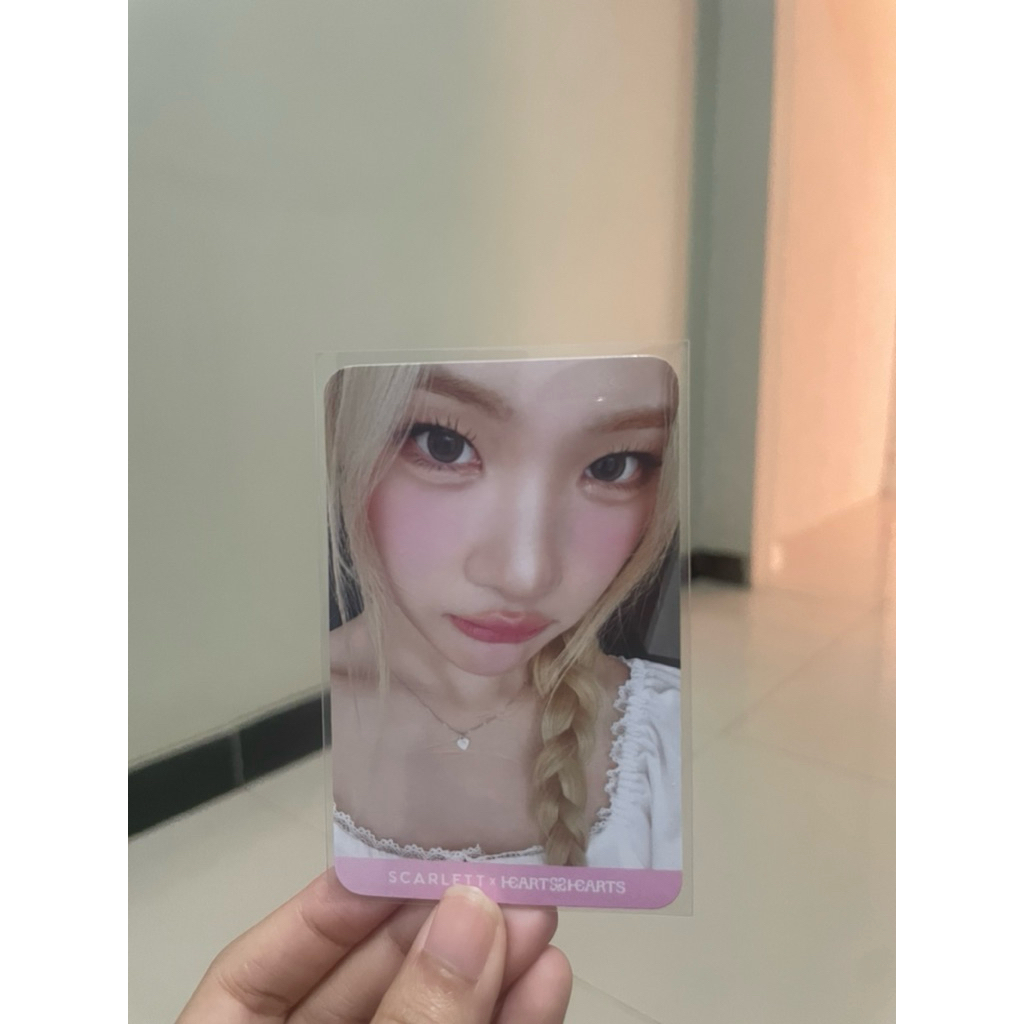 PHOTOCARD HEARTS2HEARTS  SCARLETT