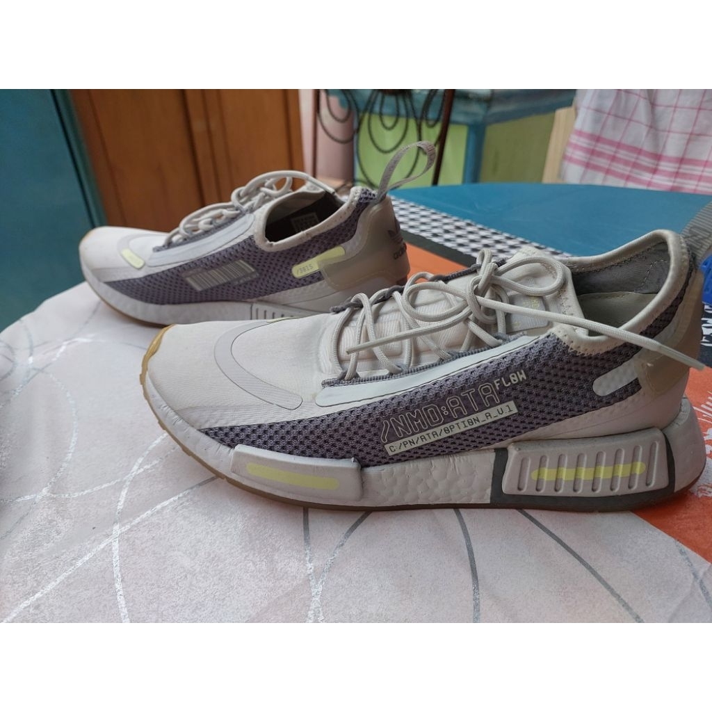 PRELOVED SEPATU SNEAKER PRIA ADIDAS NMD R1 SPECTOO ATA SILVER