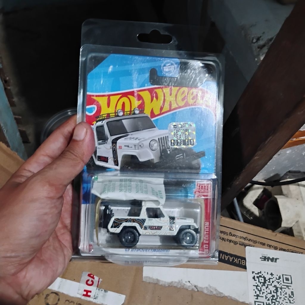 Hot wheels red edition Jeepster