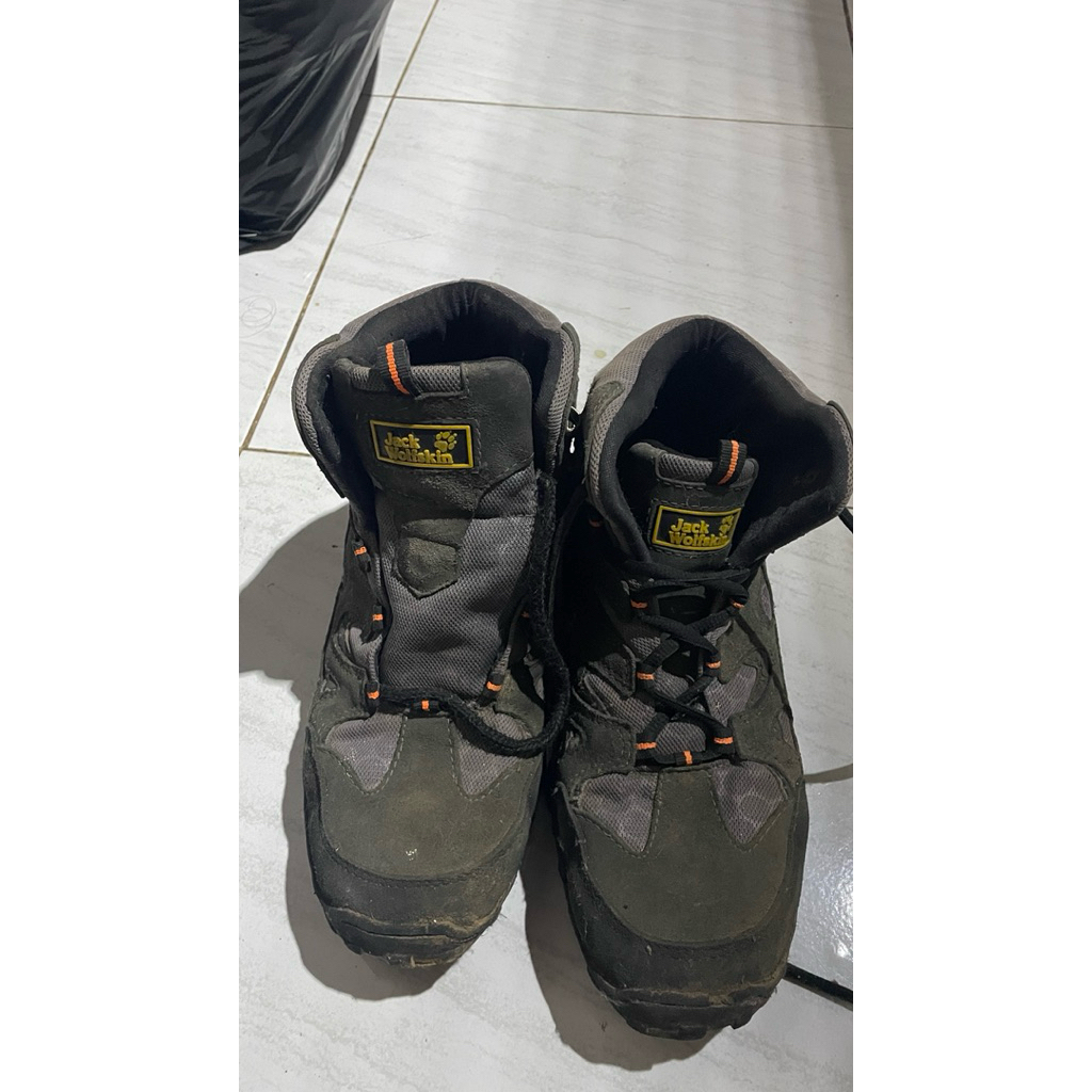 Sepatu gunung jack wolfskin