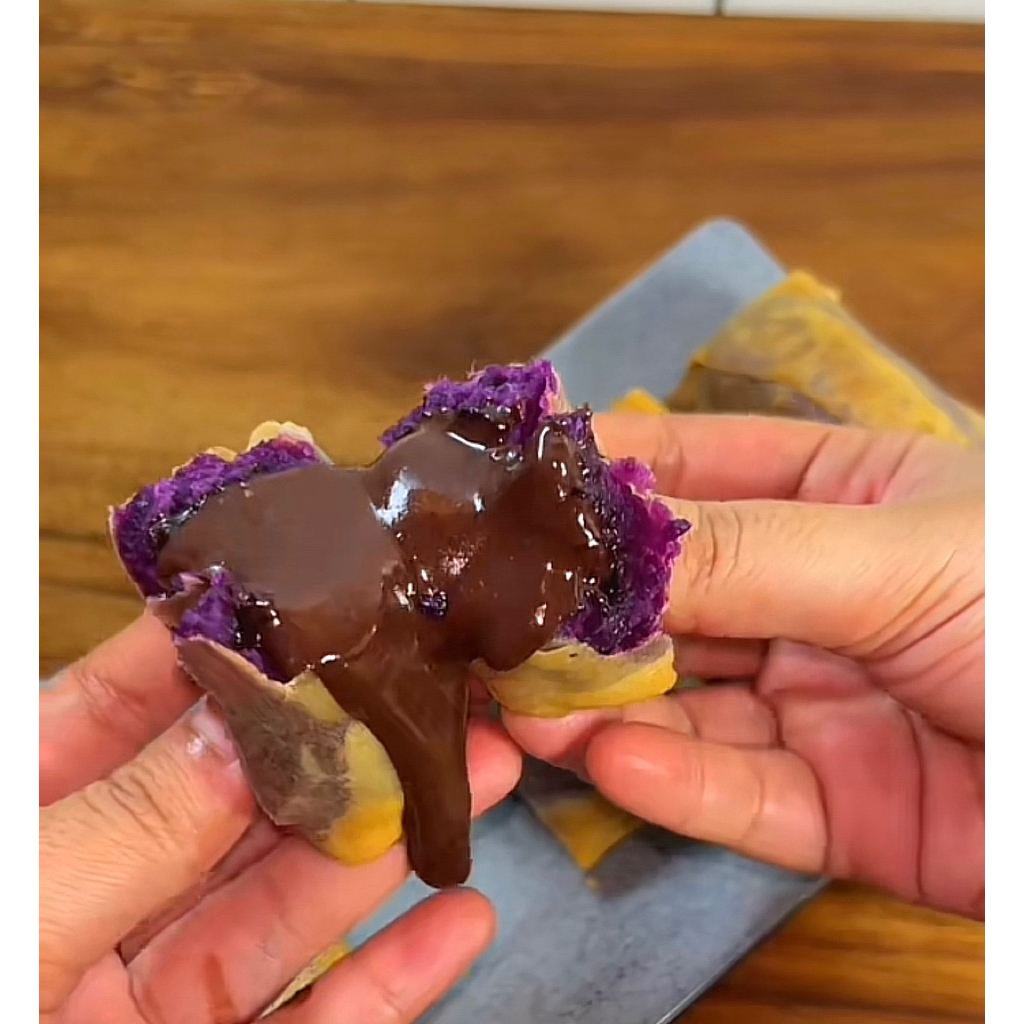 lumpia ubi ungu coklat lumer