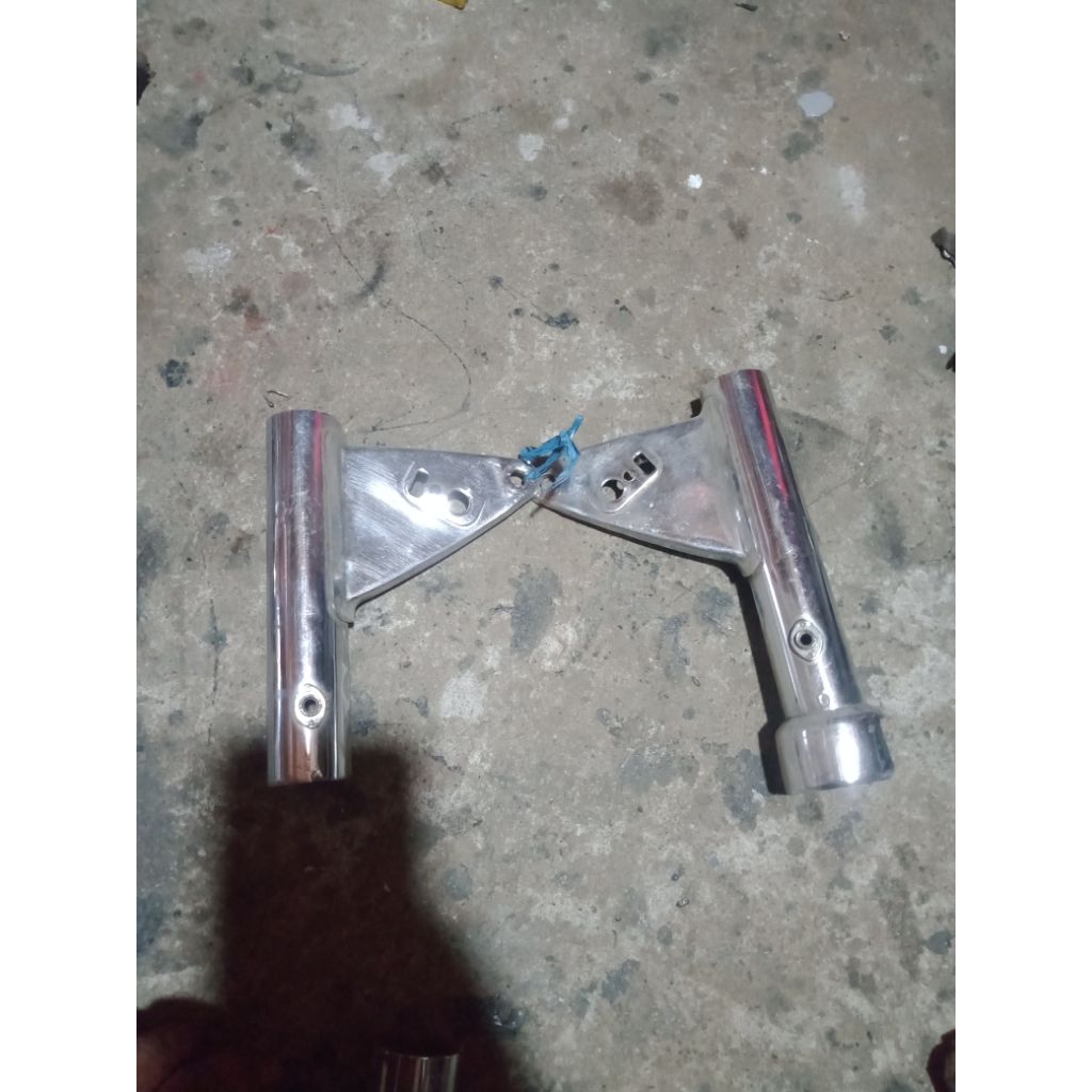 PANGKON LAMPU DEPAN CG,CB100 N