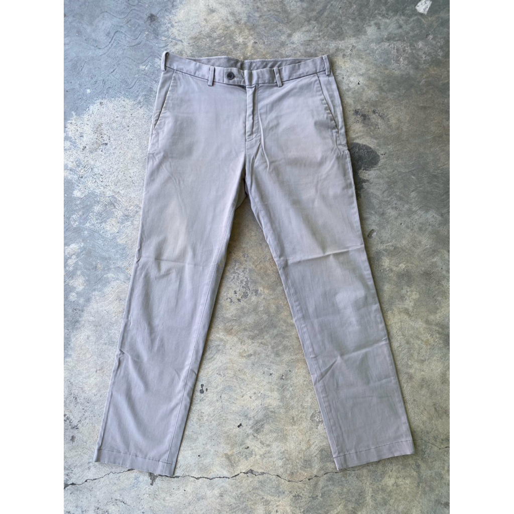 Celana Chinos Uniqlo Abu-Abu Size 33
