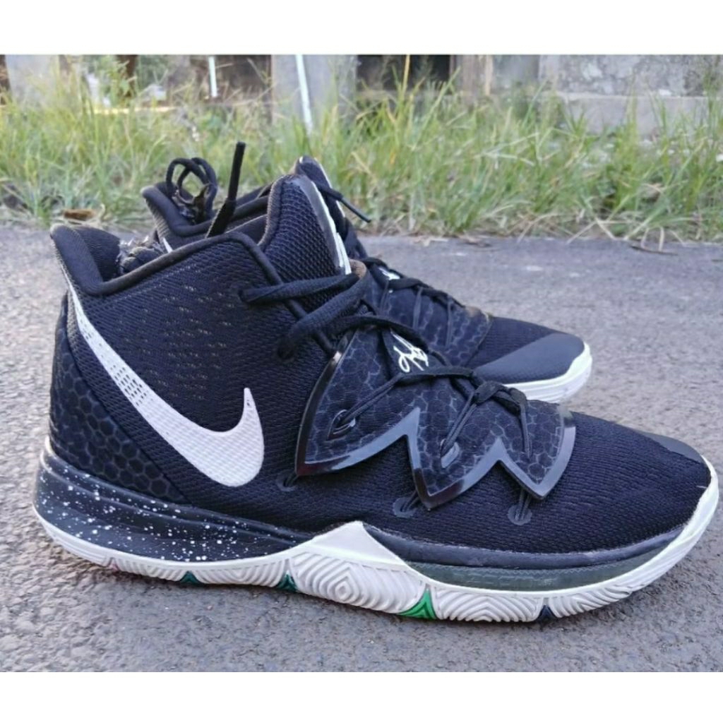 Sepatu Basket Nike Kyrie 5 Black Magic