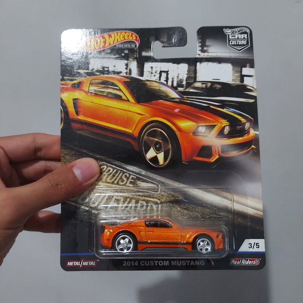 Hot Wheels Premium 2014 Custom Mustang - Cruise boulevard