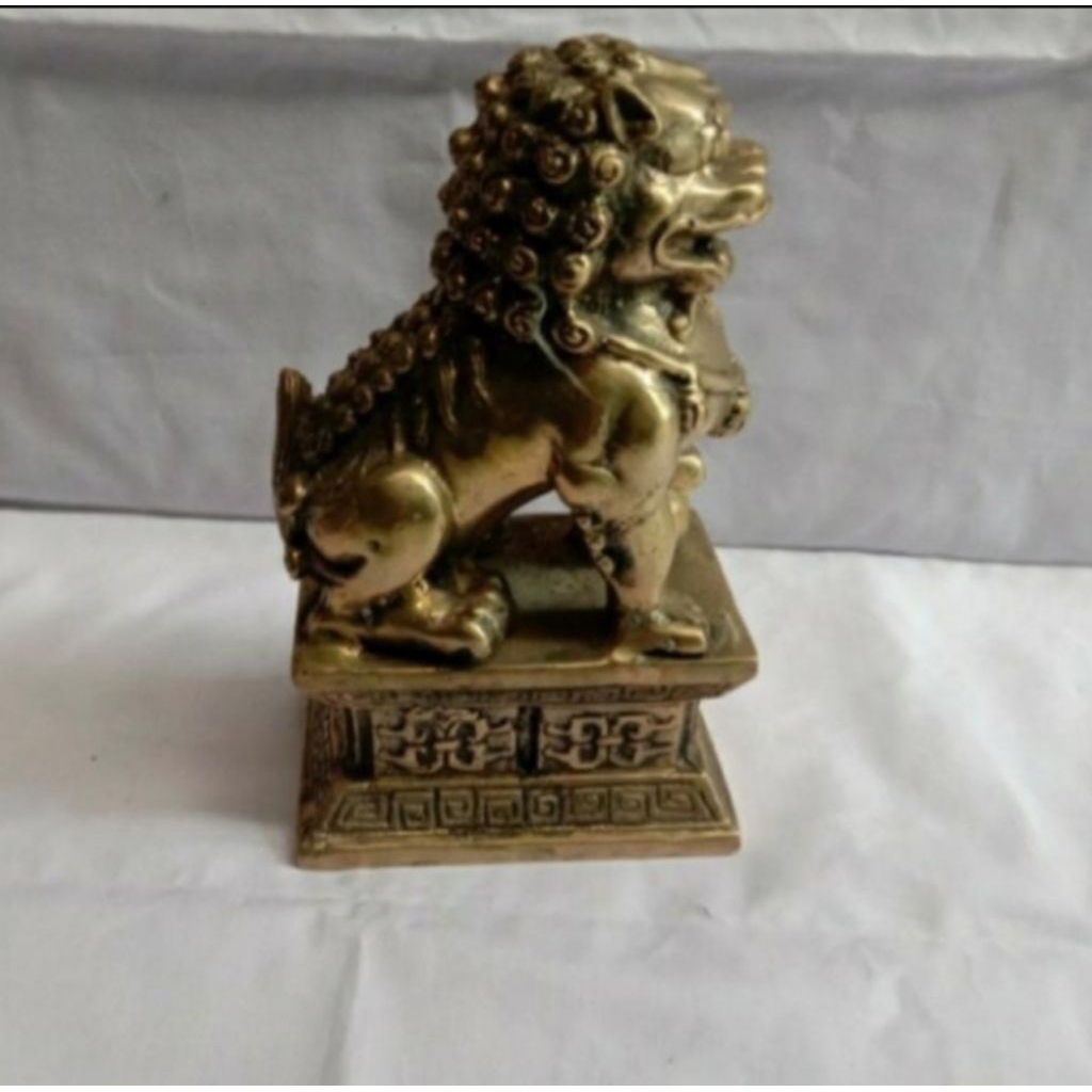 Pajangan Patung Singa Qilin Kuningan