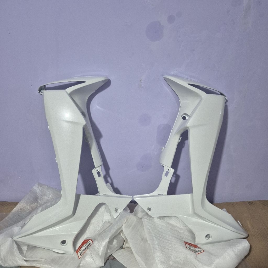 Cover sayap sebeng luar honda Supra X125 X 125 Batman putih Original Ahm Honda 64400-KVL-N01PFW 6445