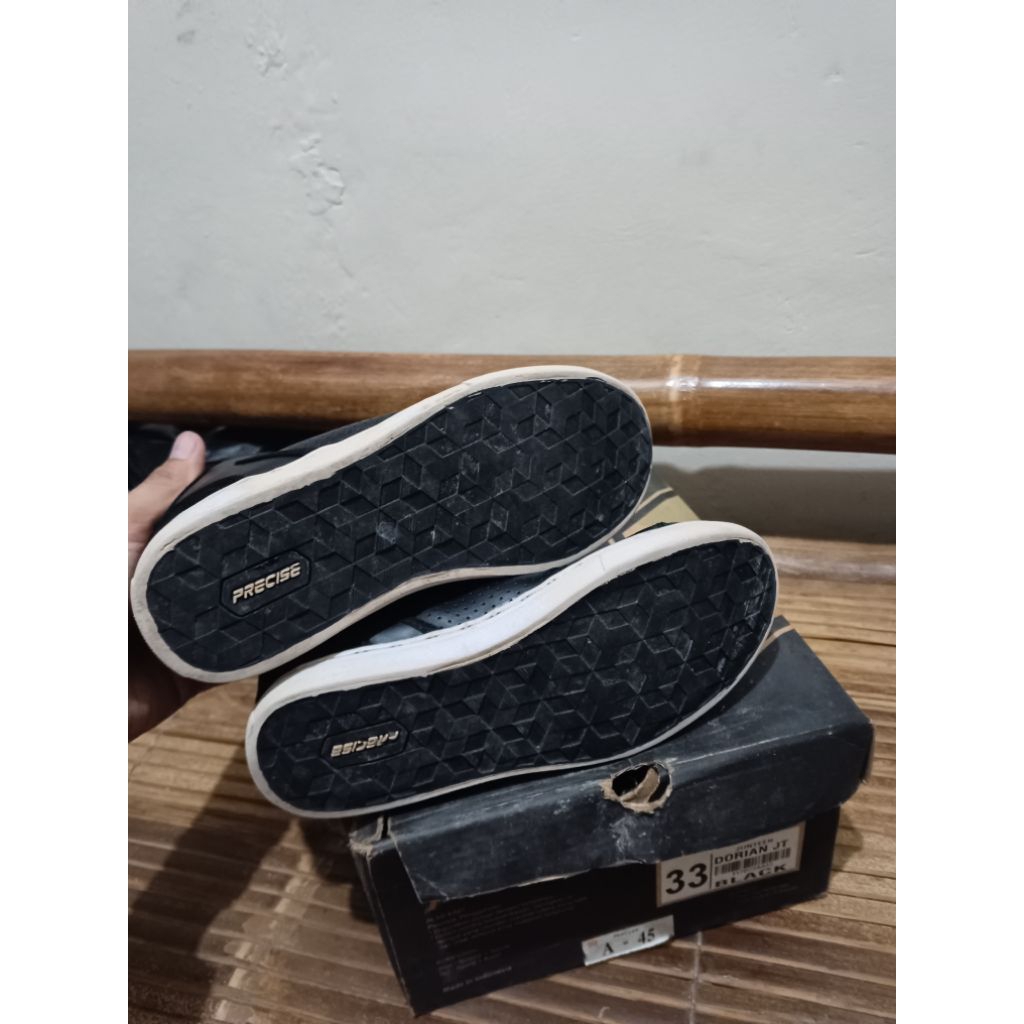 Sepatu anak precise Preloved