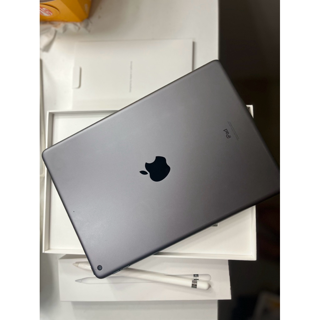 Second Ipad 9 256gb Space gray Apple Pencil 1
