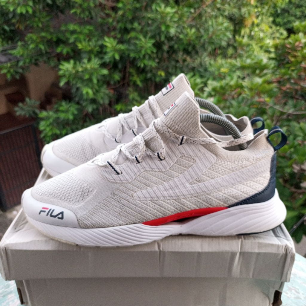 Sepatu Running Filo size 42