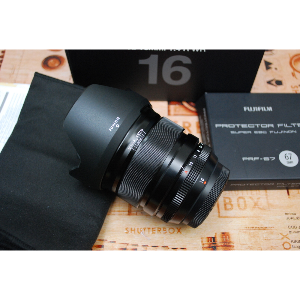 Fuji XF 16mm f.1.4 R WR like new bonus filter fuji