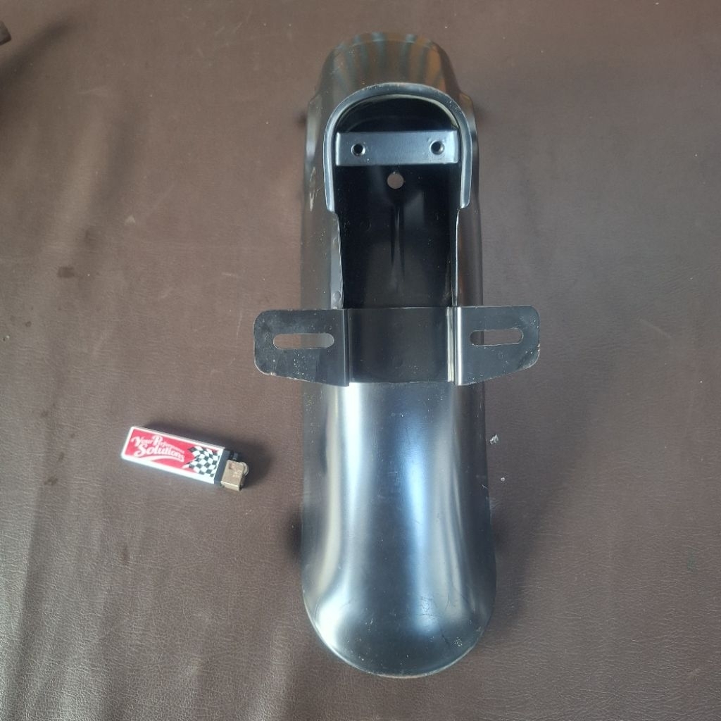 sambungan spakbor slebor sayap belakang HONDA C70 C90 NOS Original 50230-086-310Z