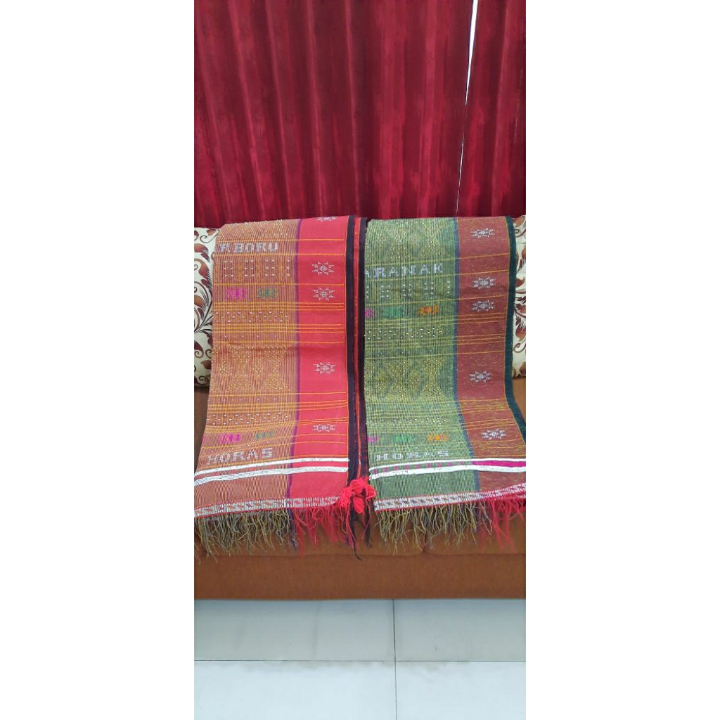 Ulos sadum Raja Liris