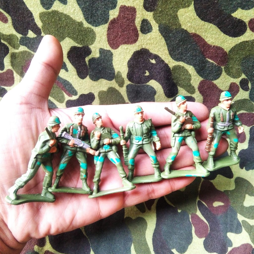 Figure Tentara Loreng Jadul Combat Army Man in Camo Tentara Plastik Jadul Us Army Mainan Jadul 
set 