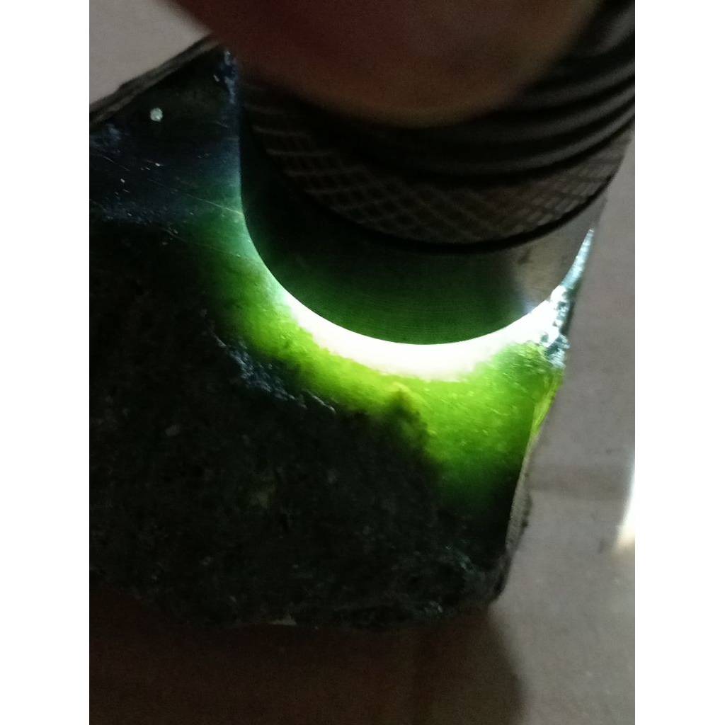 satu bongkah hijau botol Garut keristal