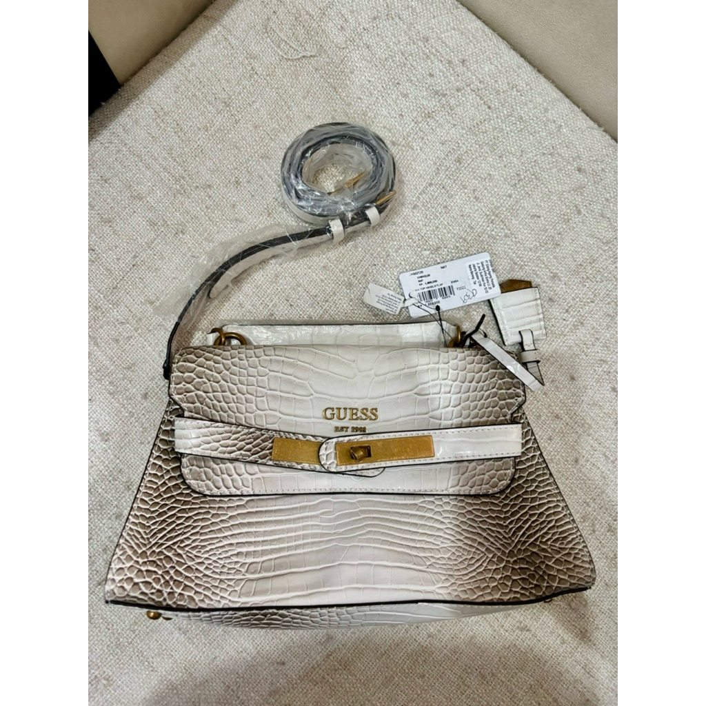 tas kantor warna putih merk Guess limited edition