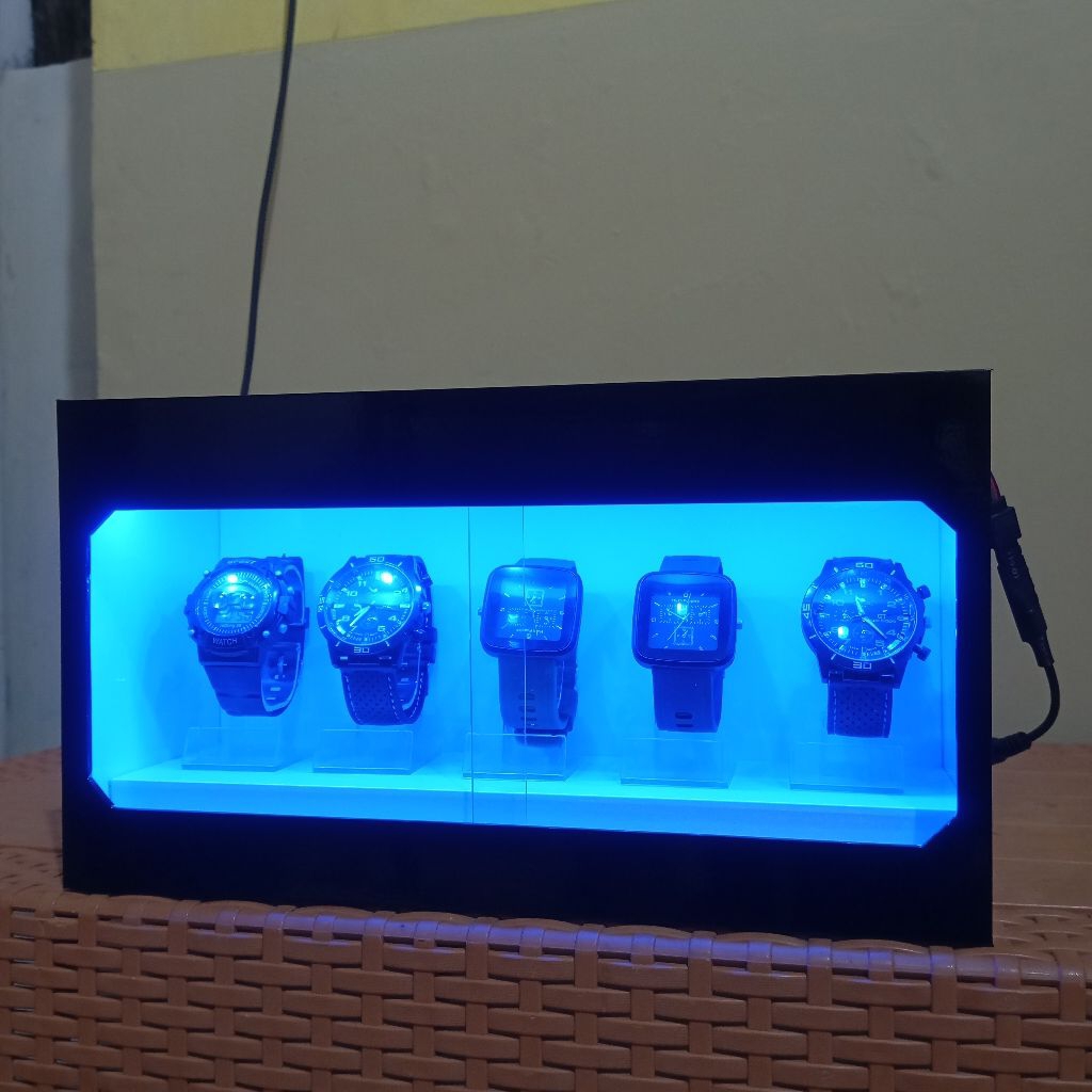 Rak Jam Tangan Display Akrilik Lampu LED RGB Dan Remote Wireless