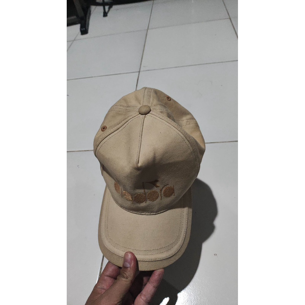 Preloved Topi Diadora Cream