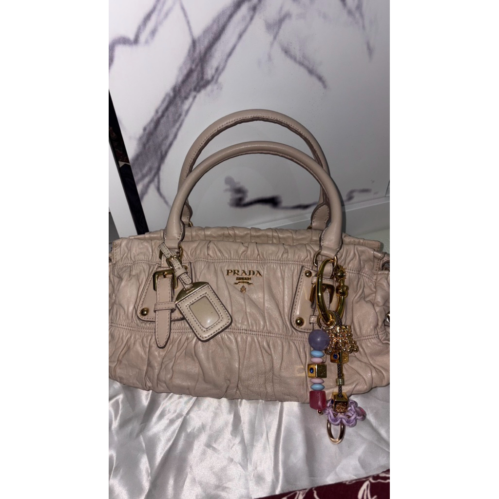 Preloved Tas Prada Nappa Leather Gaufree Authentic