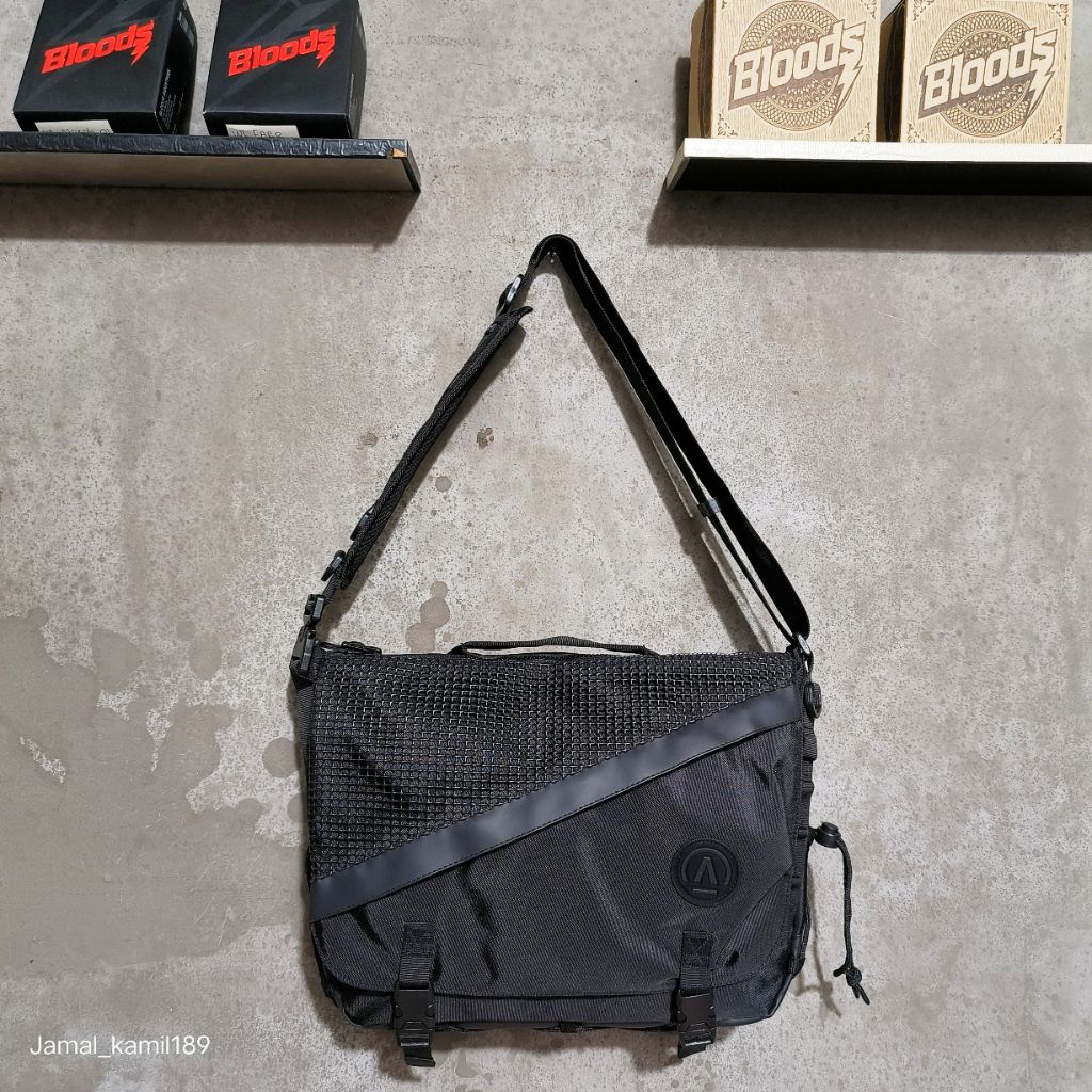 TAS SELEMPANG BLOODS ACTV ROUGEDE BLACK ORIGINAL.