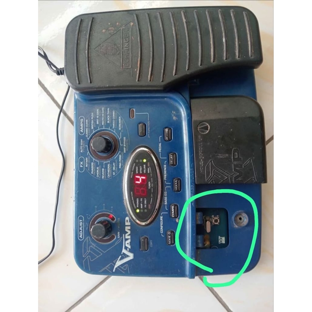 efek gitar behringer  v-amp