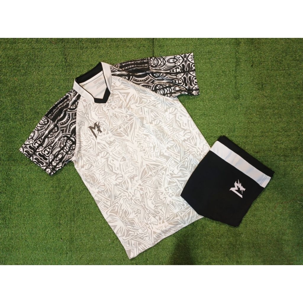 Muzakar Jersey warna putih list hitam