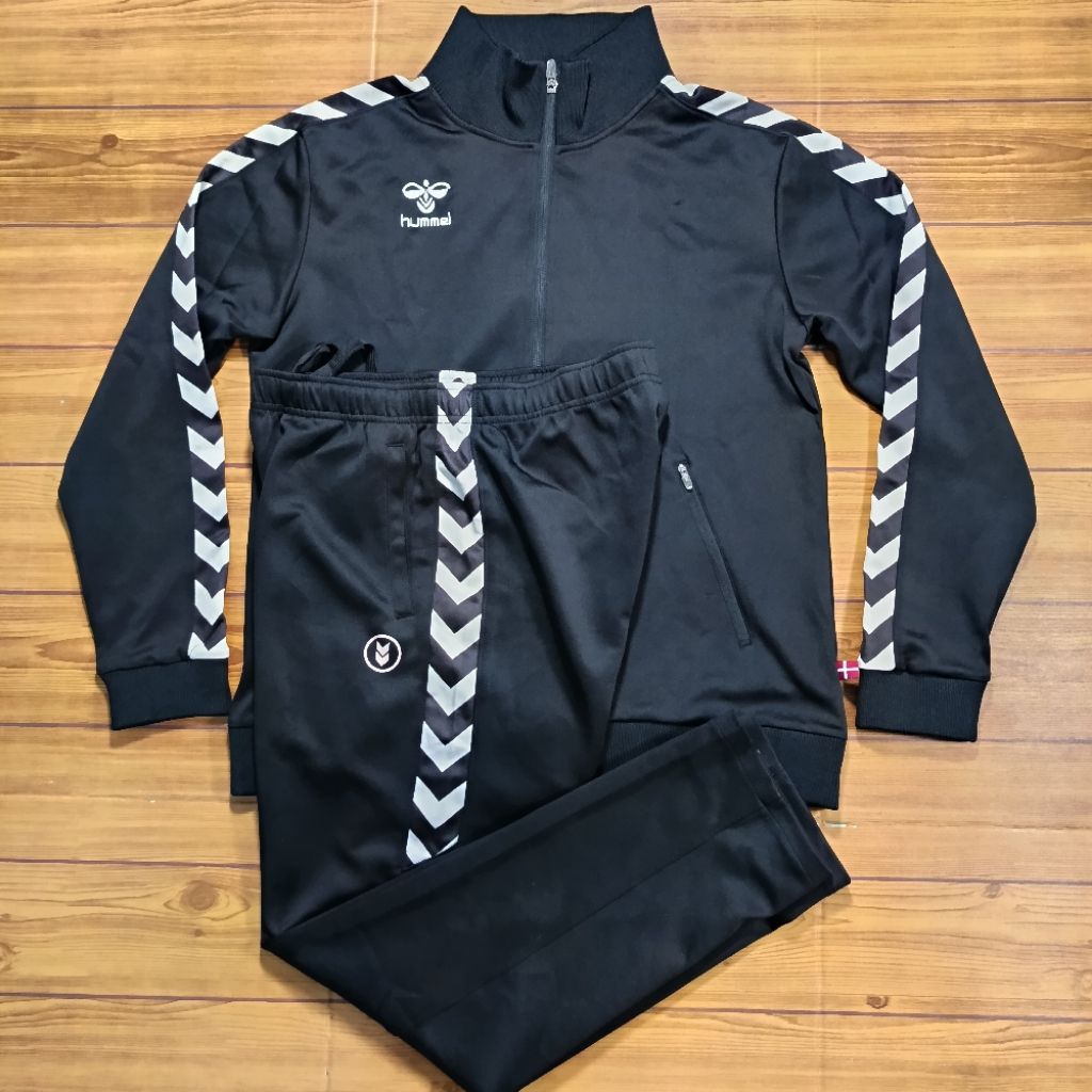 Setelan Jaket Celana Trackpant Hummel Tapped Second Original Hitam size M