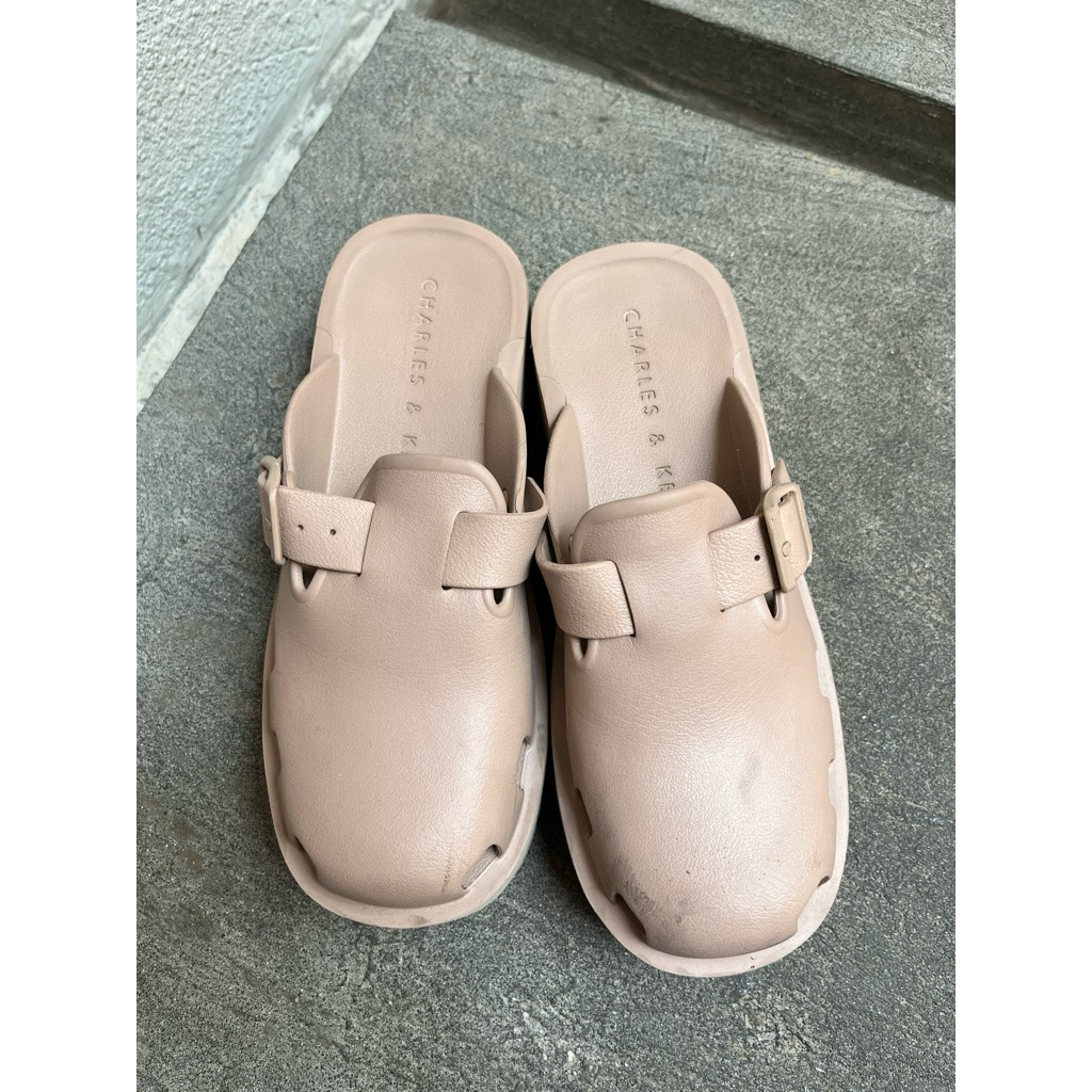 Preloved Sandal Charles & Keith Original (Size 37)