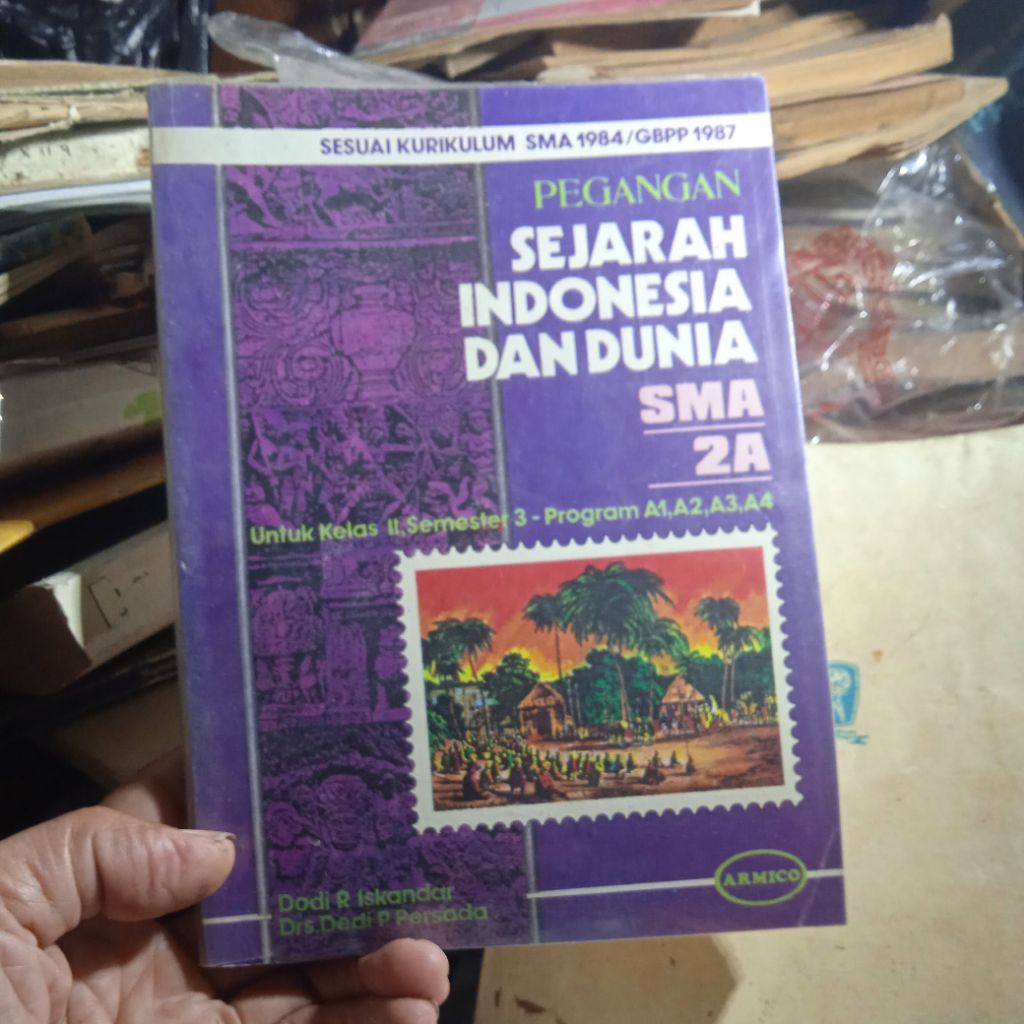 buku Pegangan sejarah Indonesia dan Dunia, SMA 2A, untuk kelas ll semester 3 buku original jadul