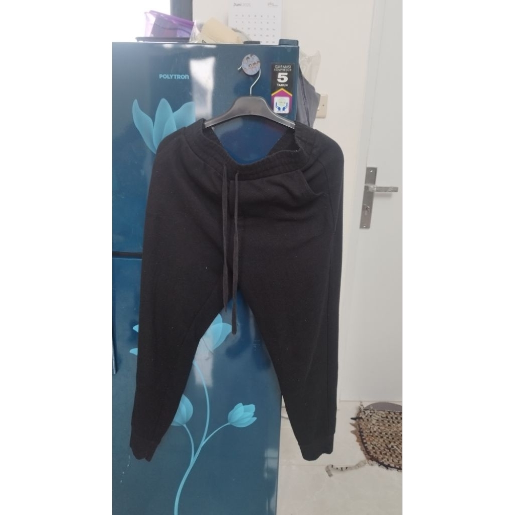 SWEATPANTS UNIQLO HITAM BAHAN SCUBA