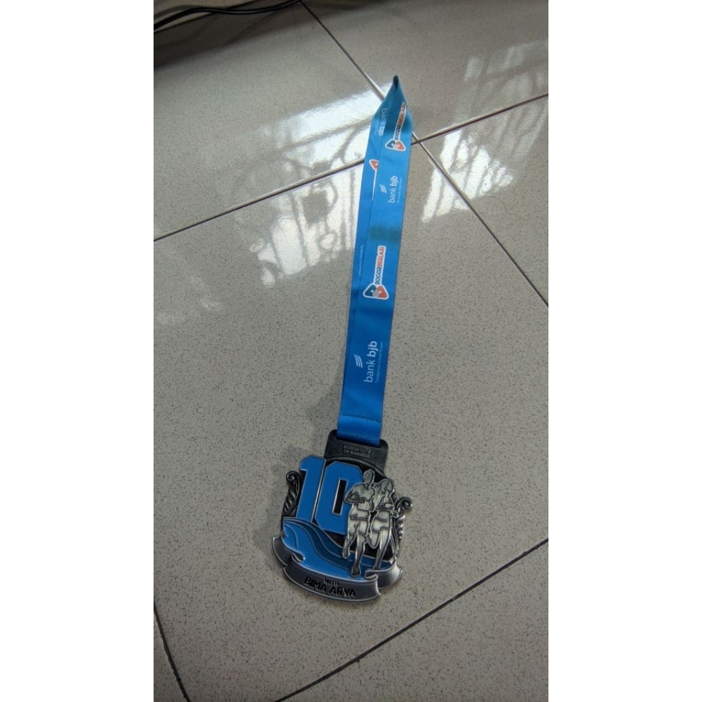 medali finisher event lari