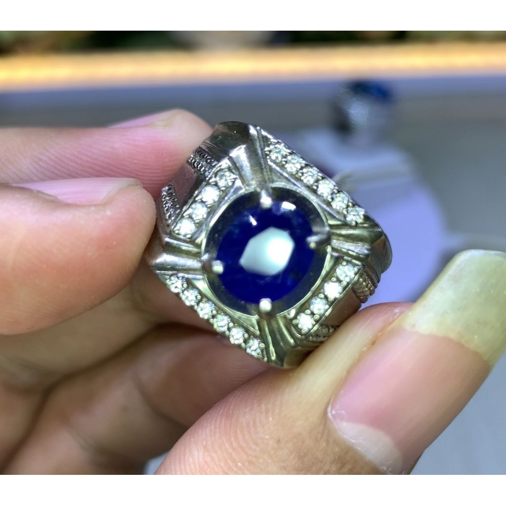 Natural blue sapphire srilanka 2.8 ct Cgl lab Perak