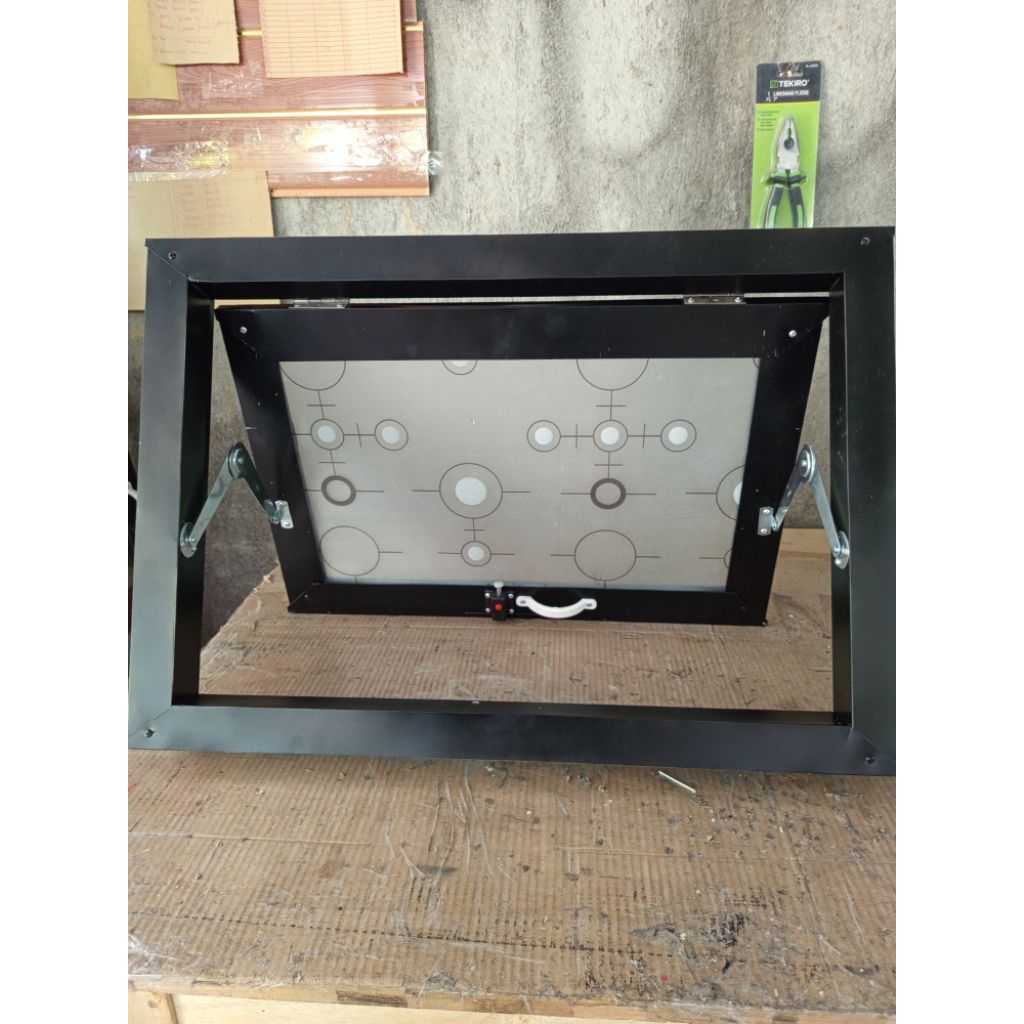 jendela boven minimalis